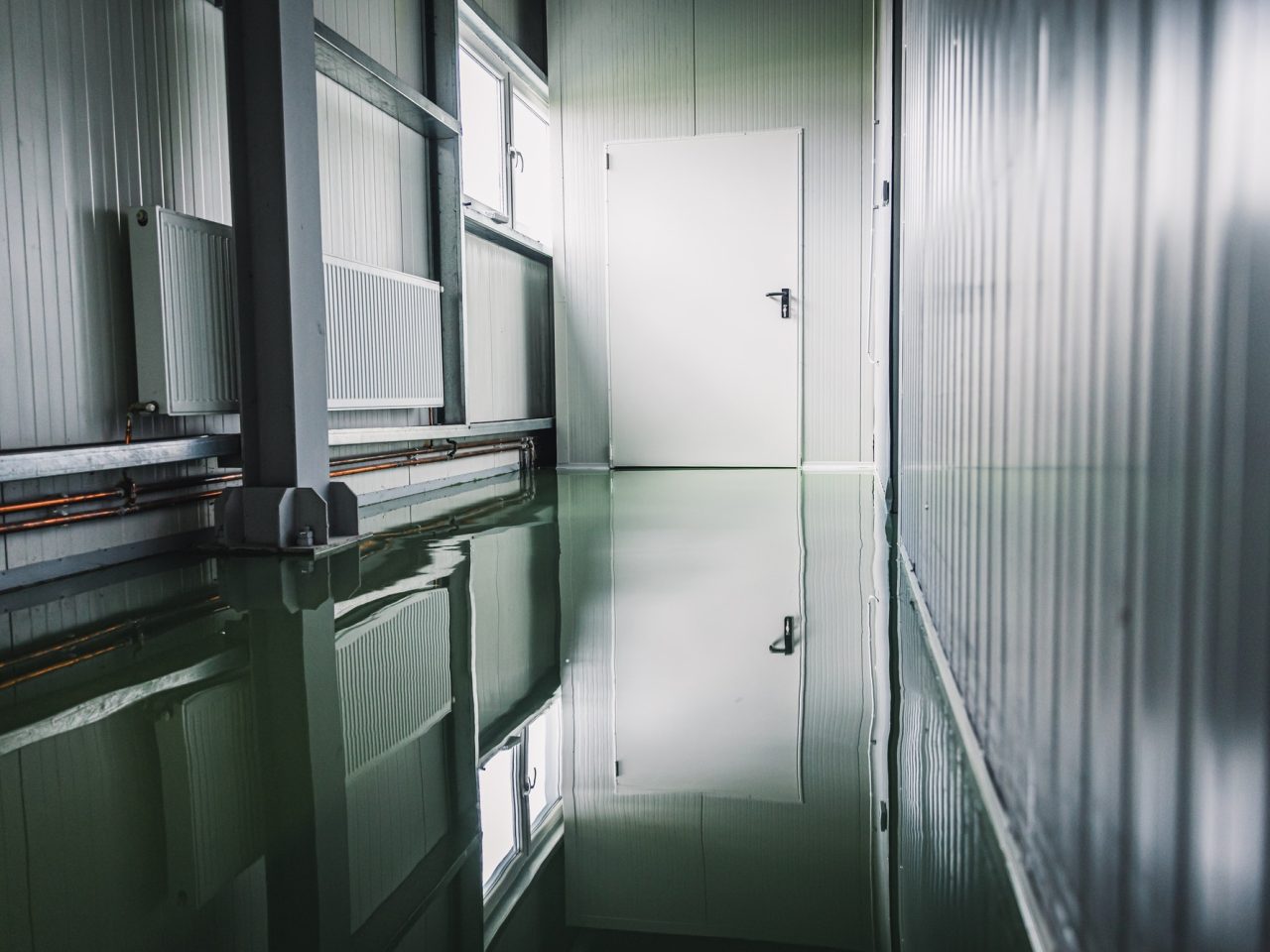 https://unicapaints.com/en/wp-content/uploads/sites/3/2024/02/new-cold-rooms-in-the-butchery-industry-with-green-epoxy-resin-floors-1280x960.jpg